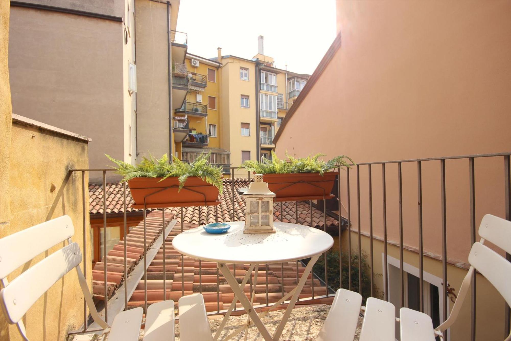 Case VR Holiday Casa di Mezzo Verona Exterior foto
